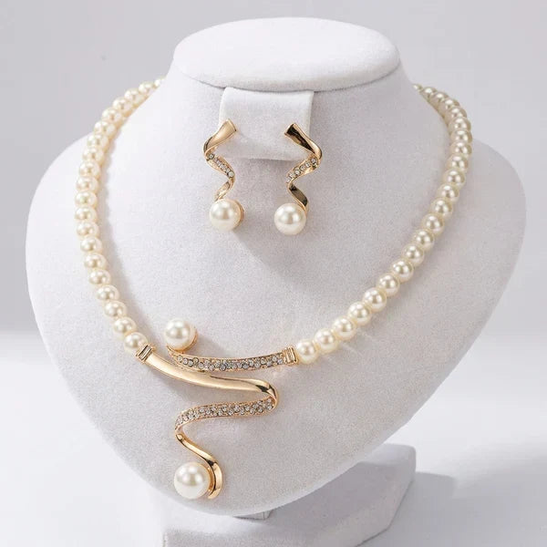 Set collana e orecchini con perle naturali