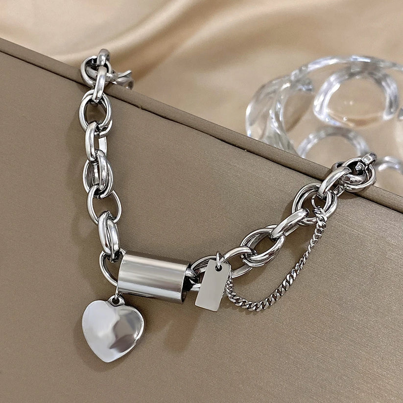 Bracciale spesso a forma di cuore in oro
